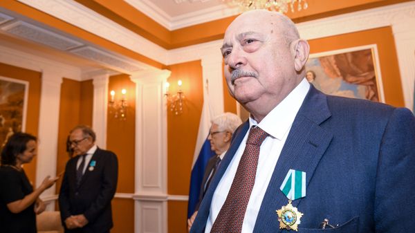 Главный режиссер Азербайджанского государственного академического русского драматического театра Александр Шаровский - Sputnik Азербайджан
