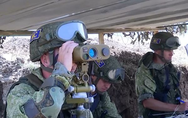 Занятия по боевой подготовке российских миротворцев в Карабахе  - Sputnik Азербайджан
