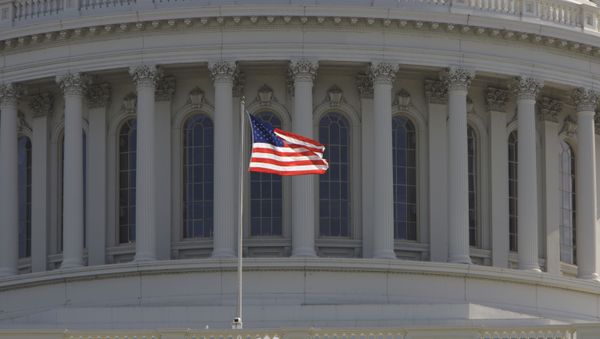 Капитолий, здание в Вашингтоне, где заседает конгресс США - Sputnik Азербайджан
