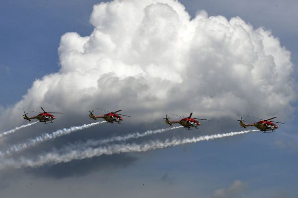 Пилотажная группа Sarang (Индия) участвует в летной программе на МАКС-2021 - Sputnik Азербайджан