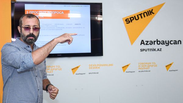 Журналист-международник, политолог Тимур Шафир во время мастер-класса в рамках проекта SputnikPro - Sputnik Азербайджан