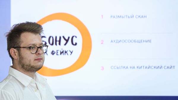 Ведущий подкастов Не верю! и Мы все умрем. Но это не точно во время мастер-класса в рамках проекта Sputnik-Pro - Sputnik Азербайджан