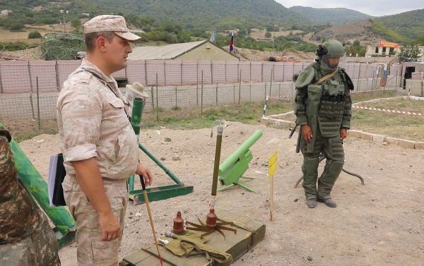 Российские миротворцы провели тренировку по обороне наблюдательного поста в Карабахе - Sputnik Азербайджан
