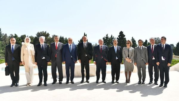 Azərbaycan Respublikasının Prezidenti İlham Əliyev iyulun 27-də Türkiyə Böyük Millət Məclisinin sədri Mustafa Şentopun başçılıq etdiyi nümayəndə heyətini qəbul edib. - Sputnik Азербайджан