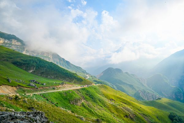 Зимой природа этой самой высокой в стране местности также изумительно красива. Снег, выпадающий уже в ноябре, лежит местами до самого марта. - Sputnik Азербайджан