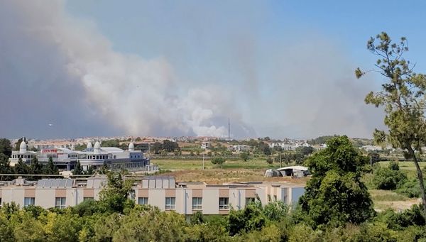 Дым от лесного пожара в Манавгате, Турция Дым от лесного пожара в Манавгате, Турция - Sputnik Азербайджан