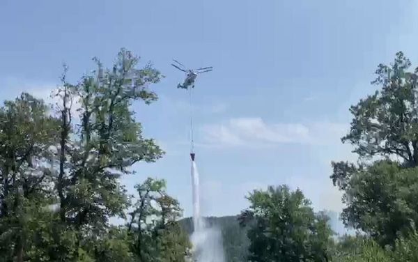 Тушение пожара у села Хонуба Ярдымлинского района - Sputnik Азербайджан