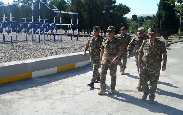 Quru Qoşunları Komandanlığının bir neçə hərbi obyekti istifadəyə verilib - Sputnik Азербайджан