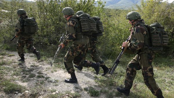 Совместные учения разведывательных подразделений российских и белорусских десантников - Sputnik Азербайджан