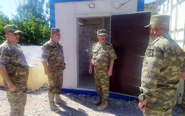 Müdafiə naziri Kəlbəcərdə və Laçında yerləşən hərbi tibb müəssisələrinə baxış keçirib  - Sputnik Азербайджан