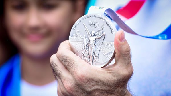 Встреча серебряного призера Олимпийских игр Токио-2020 Рафаэля Агаева в аэропорту Гейдара Алиева - Sputnik Азербайджан