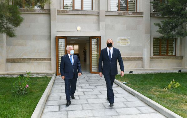 Prezident İlham Əliyev əsaslı şəkildə yenidən qurulan “Abşeron” yarımstansiyasının açılışında - Sputnik Азербайджан