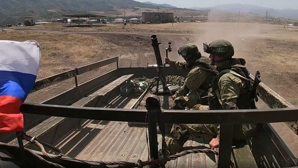 Российские миротворцы впервые отработали тактику действий кочующего миномета в горах Карабаха - Sputnik Азербайджан