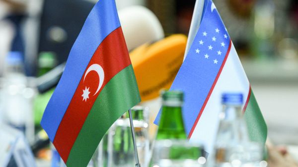 Флаги Азербайджана и Узбекистана - Sputnik Азербайджан
