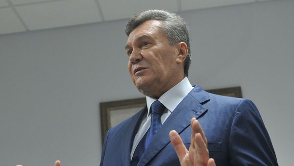 Бывший президент Украины Виктор Янукович, прибывший в Ростовский областной суд  - Sputnik Азербайджан