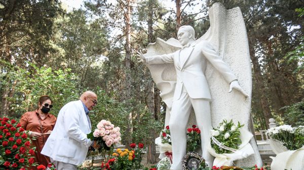 В Баку почтили память народного артиста СССР Муслима Магомаева  - Sputnik Азербайджан