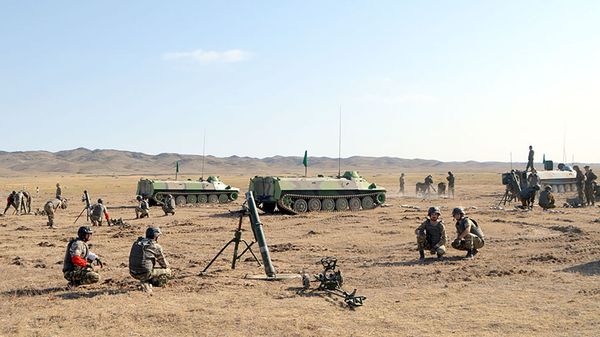 Азербайджанские военнослужащие ведут подготовку к конкурсу «Мастера артиллерийского огня» - Sputnik Азербайджан