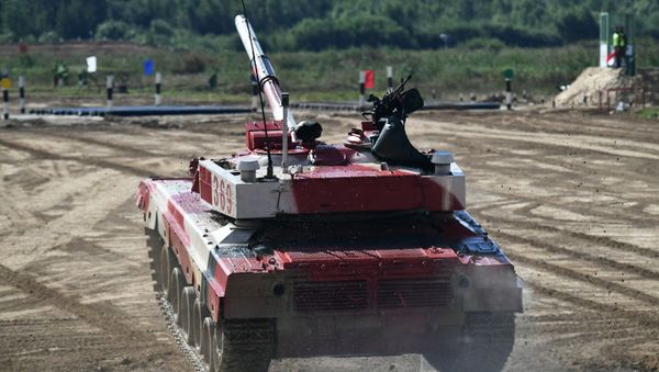 Танк Т-72Б3 команды военнослужащих Китая во время соревнований танковых экипажей в рамках конкурса Танковый биатлон-2021  - Sputnik Азербайджан