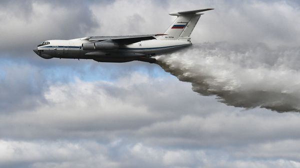 Демонстрационный полёт самолёта Ил-76МД во время конкурса Танковый биатлон-2021 - Sputnik Азербайджан