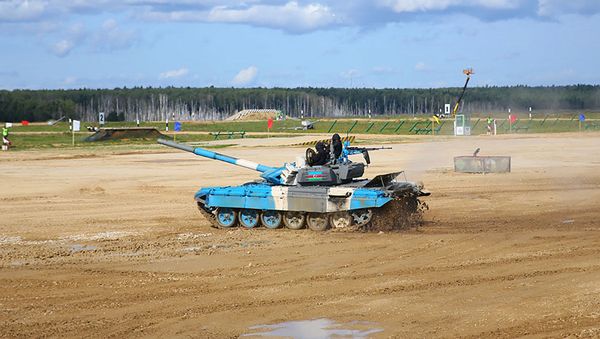 Танкисты из Азербайджана во время выступления на армейских играх в Москве - Sputnik Азербайджан