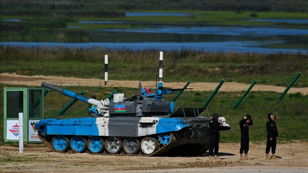 Экипаж танка Т-72Б3 команды военнослужащих Азербайджана - Sputnik Азербайджан