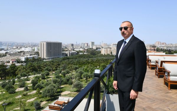 Prezident İlham Əliyev Bakıda yeni yaradılan “Gənclik” parkının açılışında - Sputnik Азербайджан