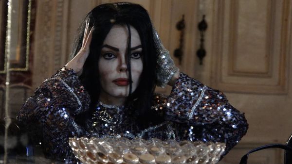 Азербайджанская актриса больше 10 лет перевоплощается в Майкла Джексона - Sputnik Азербайджан