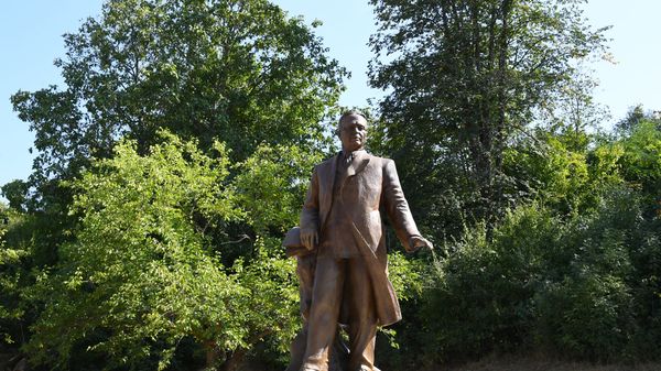 Şuşada Üzeyir Hacıbəylinin heykəli - Sputnik Азербайджан
