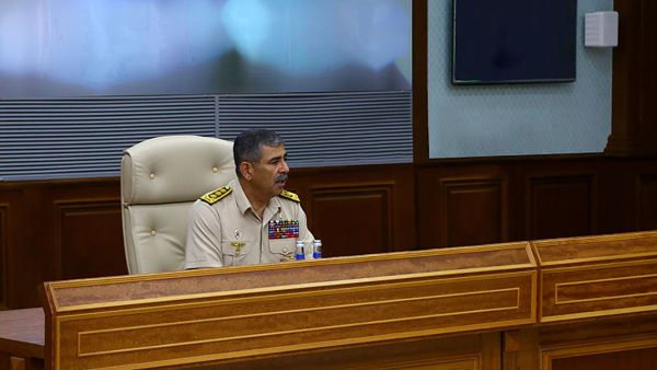 Müdafiə naziri xidməti müşavirə keçirib - Sputnik Азербайджан