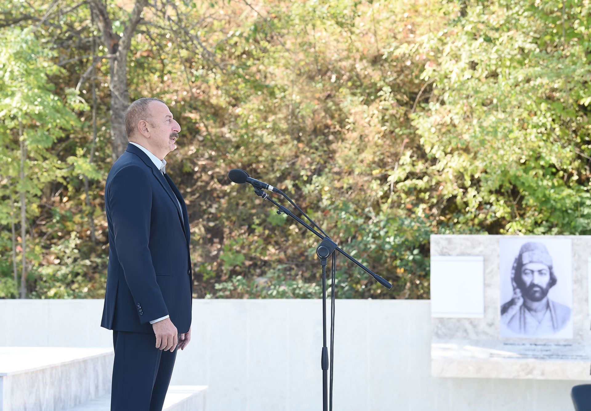 Prezident İlham Əliyev Şuşada Vaqif Poeziya Günlərinin açılışında - Sputnik Азербайджан, 1920, 01.10.2021