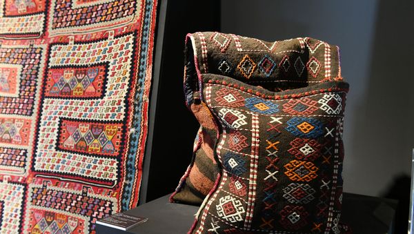Выставка Снова в родном краю: жемчужины искусства Карабаха, организованными Фондом Гейдара Алиева в рамках Дней поэзии Вагифа в Шуше - Sputnik Азербайджан