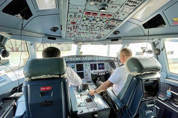 Azərbaycan Hava Yollarına məxsus ən böyük Airbus A340-500 tipli sərnişin təyyarəsi  - Sputnik Азербайджан