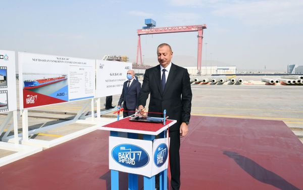 Prezident İlham Əliyev “Kəlbəcər” neftdaşıyan tankerin istismara verilməsi mərasimində - Sputnik Азербайджан