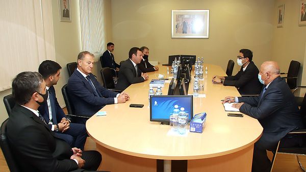 Министр молодежи и спорта Фарид Гаибов обсудил развитие азербайджанского футбола с руководством Ассоциации футбольных федераций Азербайджана - Sputnik Азербайджан