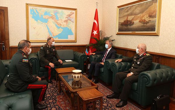 Azərbaycan Respublikası Müdafiə nazirinin birinci müavini - Azərbaycan Ordusunun Baş Qərargah rəisi general-leytenant Kərim Vəliyev sentyabrın 13-də Türkiyə Respublikasının Milli Müdafiə naziri cənab Hulusi Akar və Baş Qərargah rəisi ordu generalı Yaşar Güler ilə görüşüb - Sputnik Азербайджан