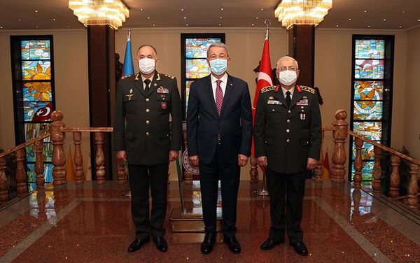 Azərbaycan Respublikası Müdafiə nazirinin birinci müavini - Azərbaycan Ordusunun Baş Qərargah rəisi general-leytenant Kərim Vəliyev sentyabrın 13-də Türkiyə Respublikasının Milli Müdafiə naziri cənab Hulusi Akar və Baş Qərargah rəisi ordu generalı Yaşar Güler ilə görüşüb - Sputnik Азербайджан