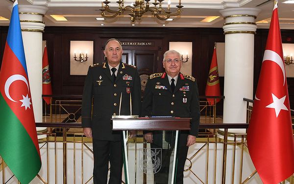Azərbaycan Respublikası Müdafiə nazirinin birinci müavini - Azərbaycan Ordusunun Baş Qərargah rəisi general-leytenant Kərim Vəliyev sentyabrın 13-də Türkiyə Respublikasının Milli Müdafiə naziri cənab Hulusi Akar və Baş Qərargah rəisi ordu generalı Yaşar Güler ilə görüşüb - Sputnik Азербайджан