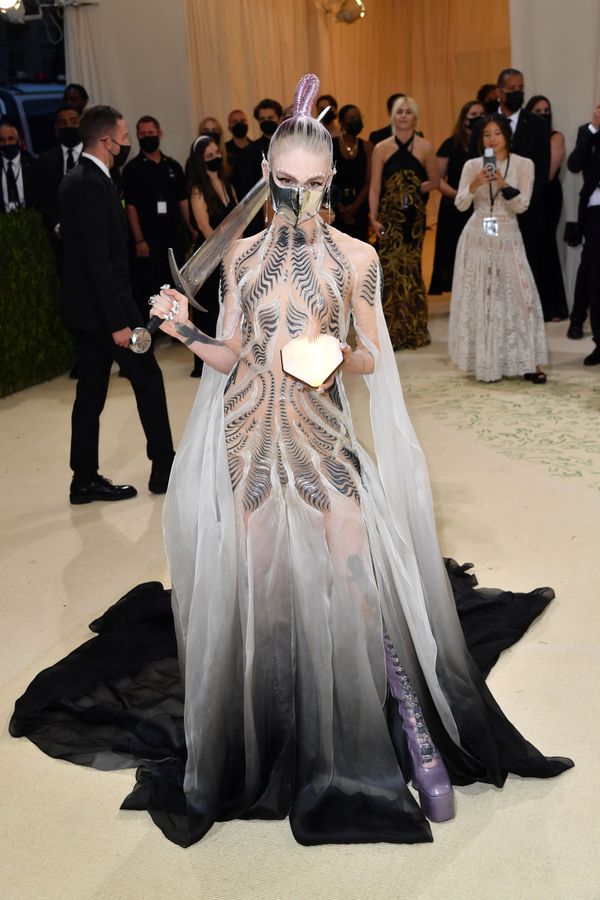 Канадская певица Граймс на Met Gala 2021 в Нью-Йорке. - Sputnik Азербайджан