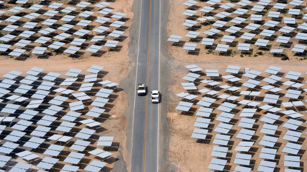 Солнечная электростанция Ivanpah в Калифорнии - Sputnik Азербайджан