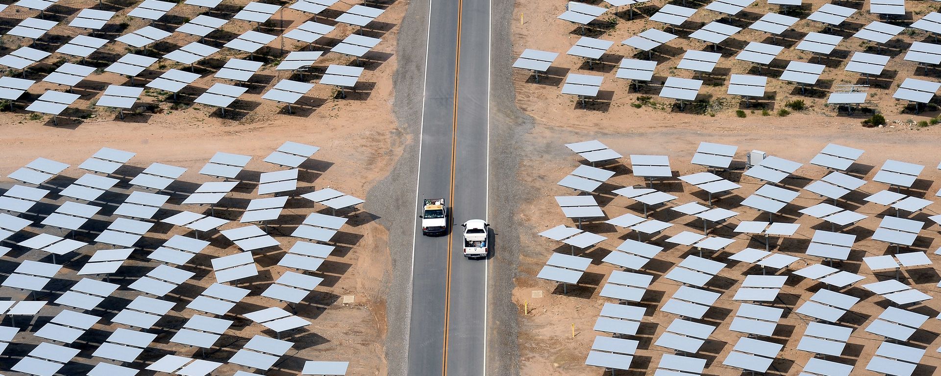 Солнечная электростанция Ivanpah в Калифорнии - Sputnik Азербайджан, 1920, 24.09.2021