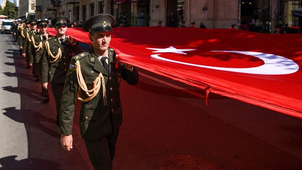 Bakının erməni-bolşevik birləşmələrinin işğalından azad olunmasının 103-cü ildönümü ilə bağlı paytaxtda yürüş. - Sputnik Азербайджан