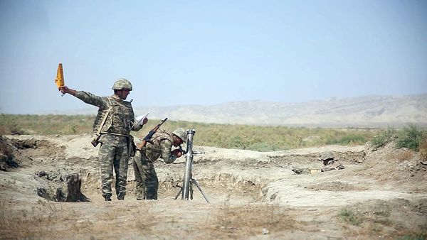 Azərbaycan Ordusunun minaatan bölmələri ilə keçirilən intensiv döyüş hazırlığı məşğələləri - Sputnik Азербайджан