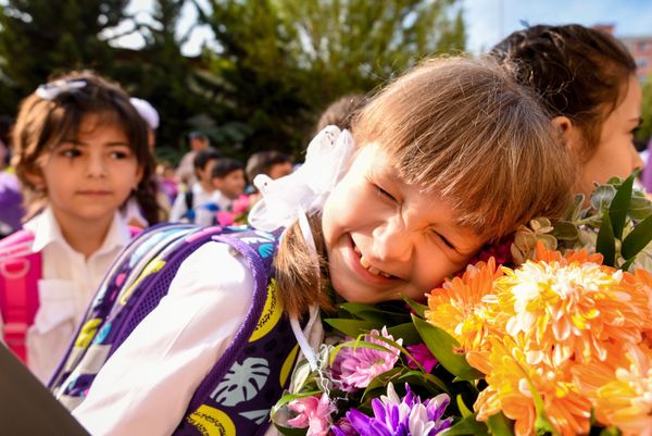 Школьники на праздничных мероприятиях, посвященных Дню знаний в школе №145 в Баку. - Sputnik Азербайджан