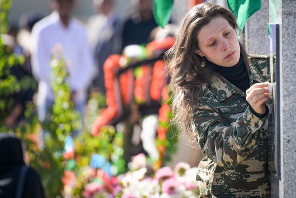На Второй аллее почетного захоронения во время церемонии по случаю Дня памяти. - Sputnik Азербайджан