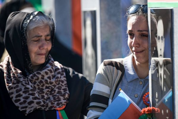 На Второй аллее почетного захоронения во время церемонии по случаю Дня памяти. - Sputnik Азербайджан