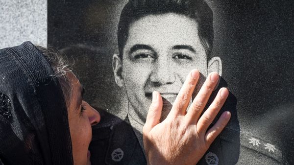  Anım Günü ilə əlaqədar Bakıda ikinci Fəxri xiyabanda və Şəhidlər xiyabanında şəhid məzarları ziyarət olunur - Sputnik Азербайджан