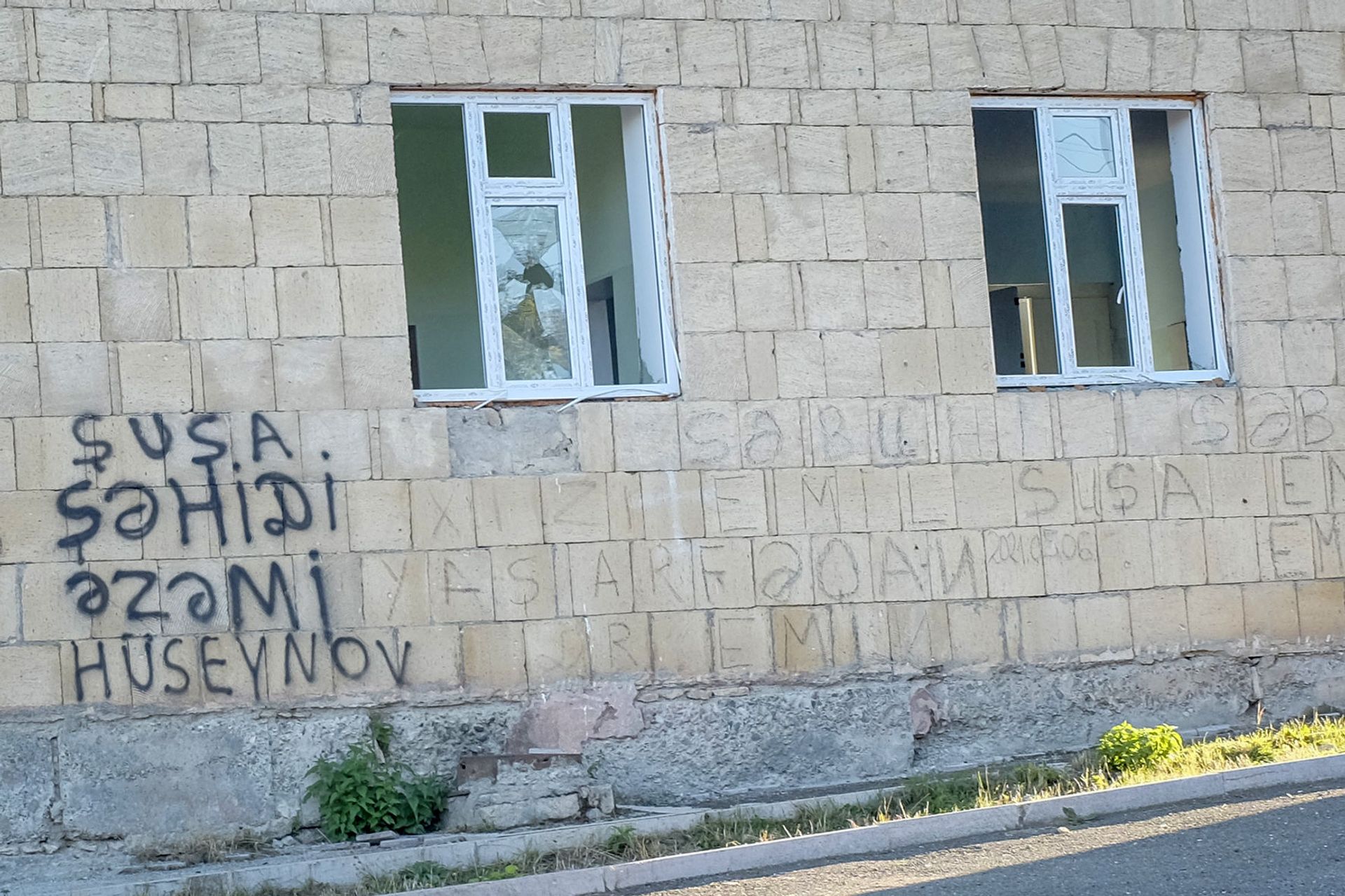 Şuşada binada yazılar - Sputnik Азербайджан, 1920, 01.10.2021