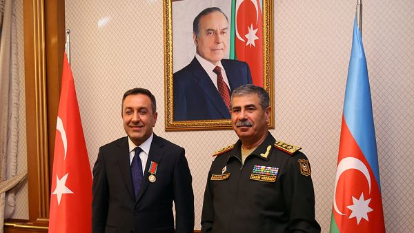 Министр обороны Азербайджана встретился с заместителем министра национальной обороны Турции Мухсином Дере - Sputnik Азербайджан