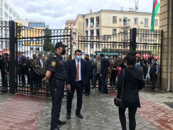 Ситуация перед зданием БГУ. - Sputnik Азербайджан
