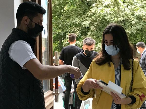 У студентов, которые пришли на традиционные занятия спустя полтора года, чувствовались радость и волнение. - Sputnik Азербайджан